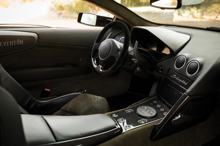 Интерьер Lamborghini Reventon 2008 года  (NA) (фото 19 из 38)